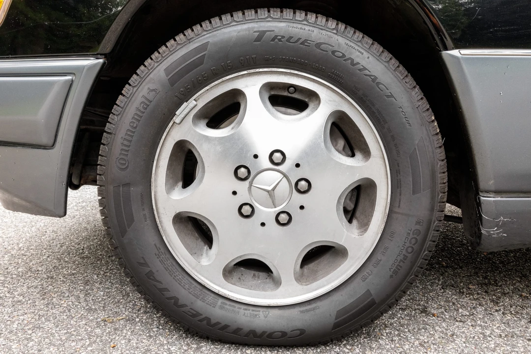 1995 Mercedes-Benz W124 E-Class - Image 27 of 31