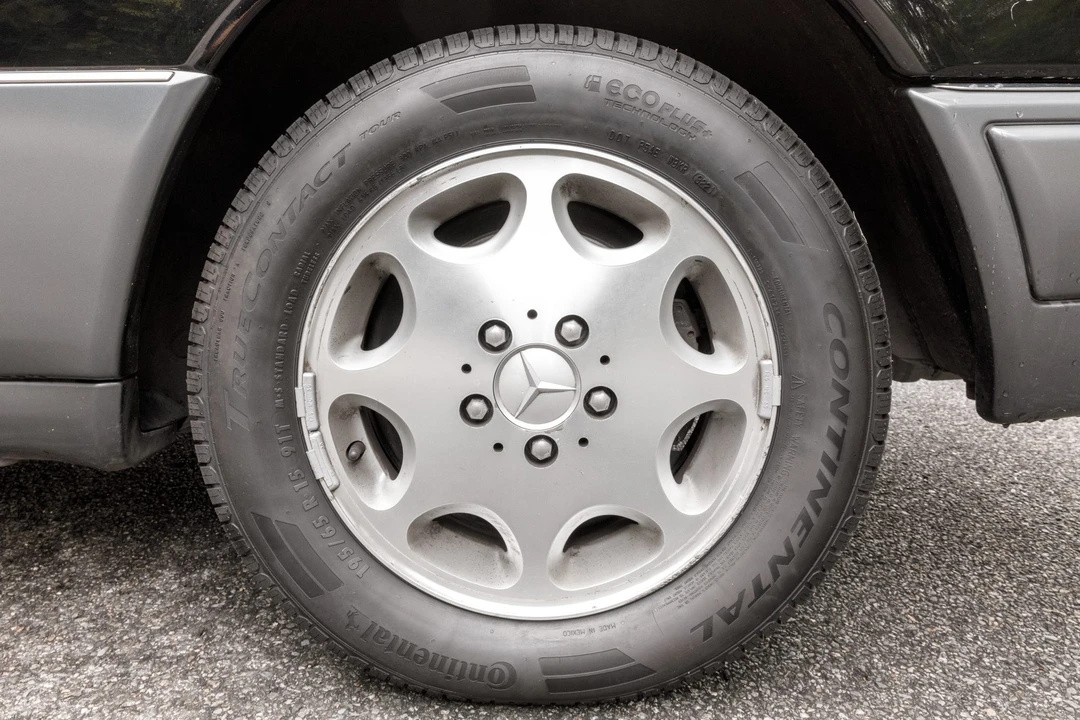 1995 Mercedes-Benz W124 E-Class - Image 30 of 31