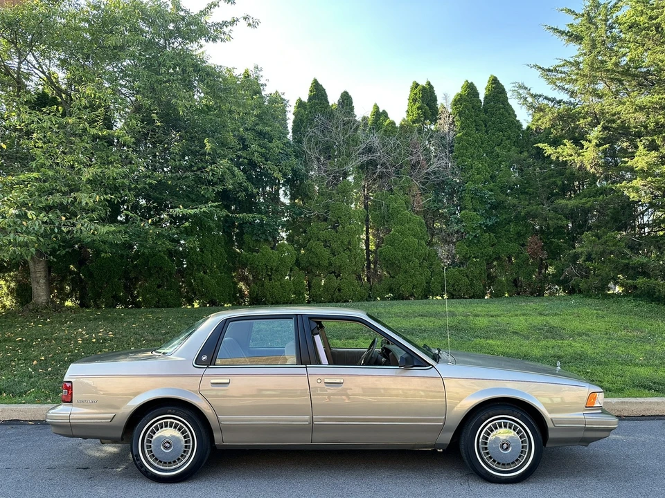 1996 Buick Century - Image 9 of 31