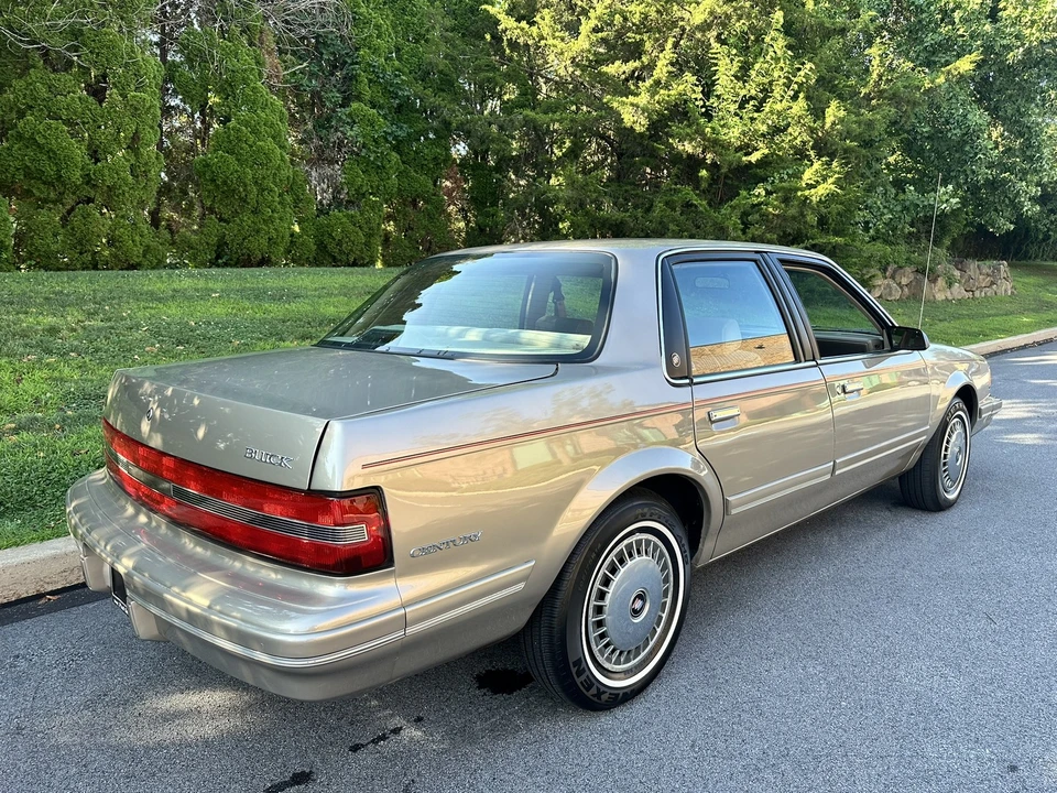1996 Buick Century - Image 12 of 31
