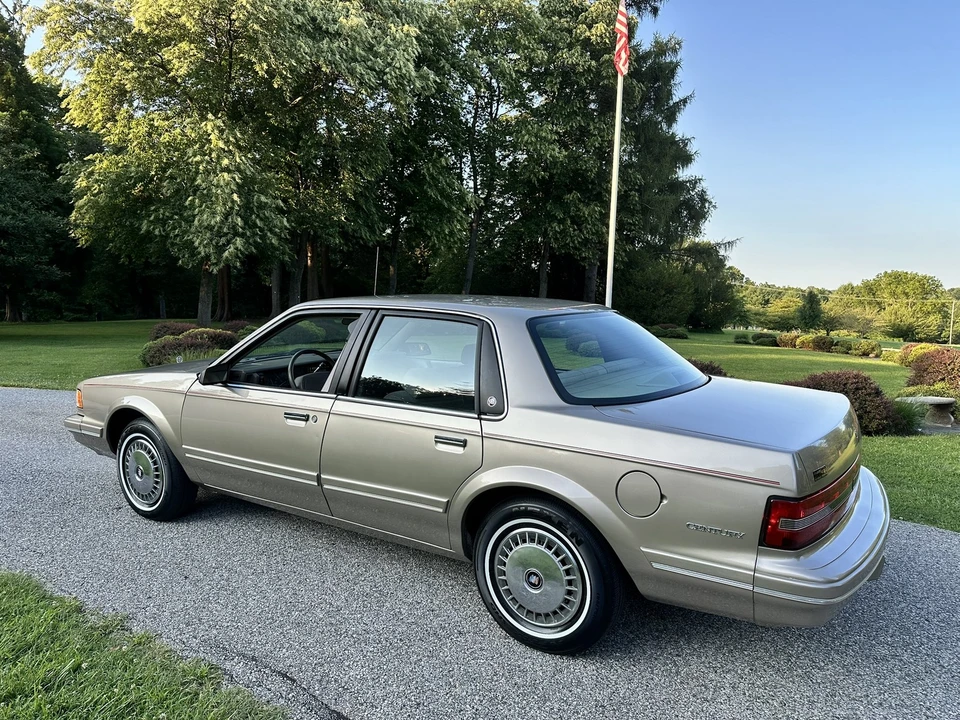 1996 Buick Century - Image 17 of 31