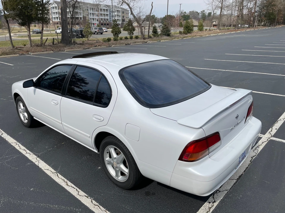 1997 Nissan Maxima 4th Gen - Image 8 of 31