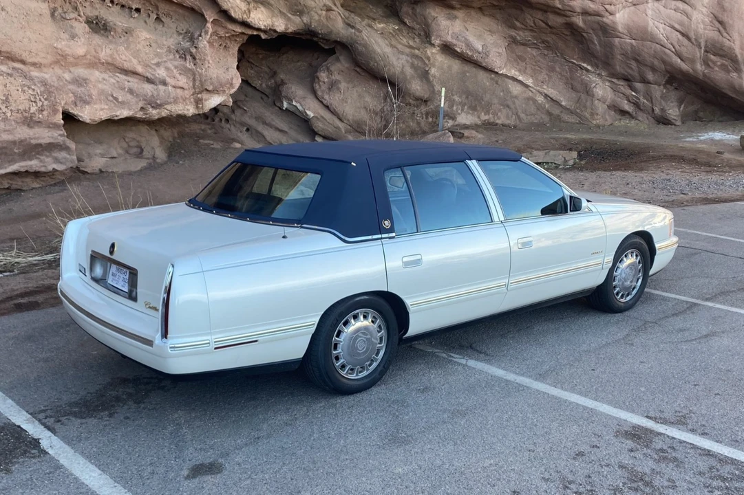 1998 Cadillac DeVille 7th Gen - Image 13 of 31