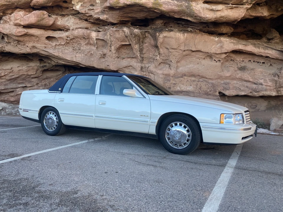 1998 Cadillac DeVille 7th Gen - Image 11 of 31