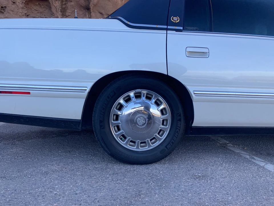 1998 Cadillac DeVille 7th Gen - Image 24 of 31