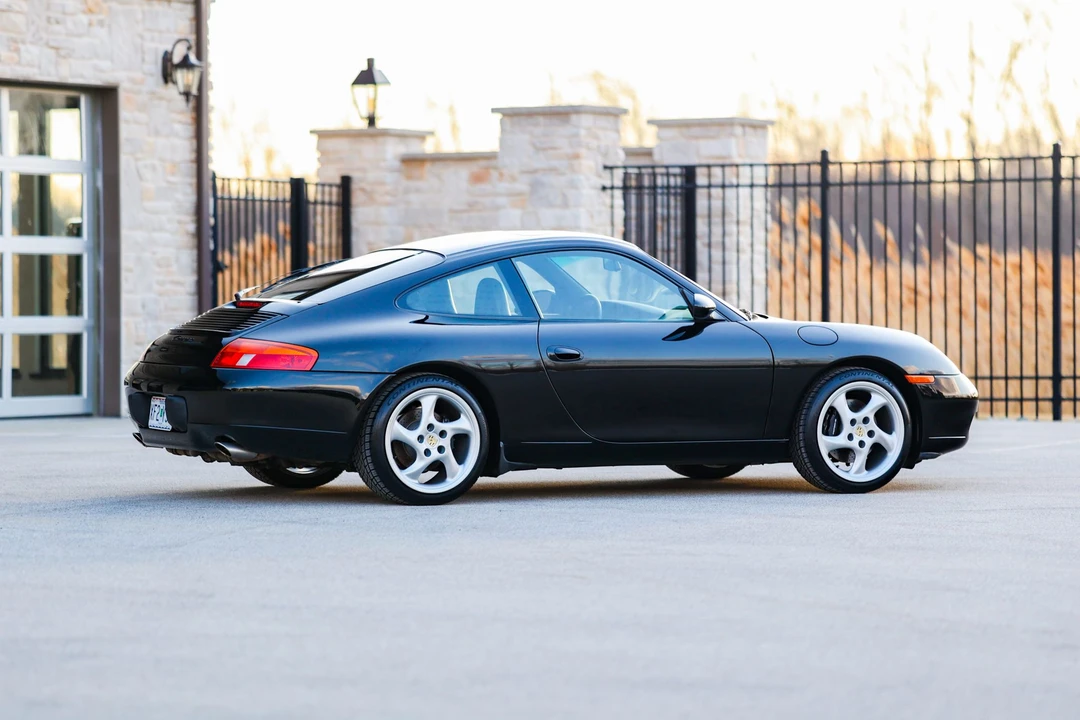 1999 Porsche 996 Carrera - Image 26 of 31