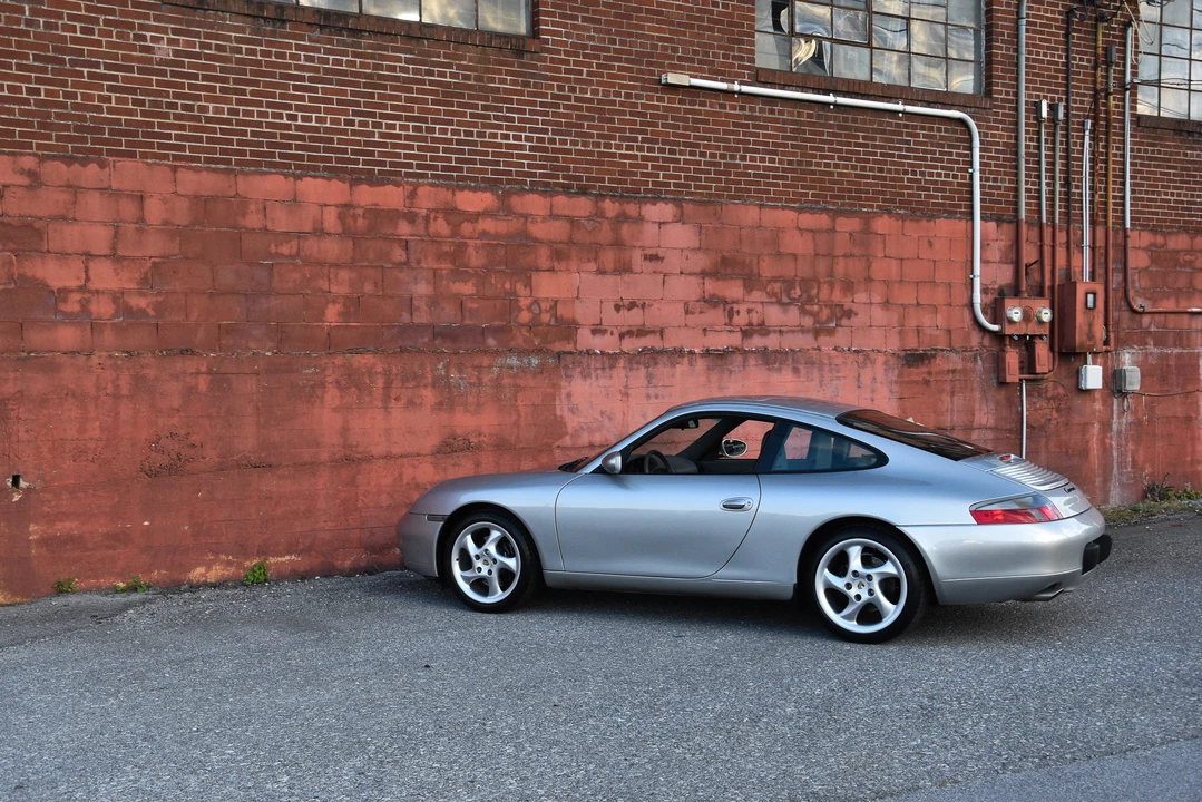 1999 Porsche 996 Carrera - Image 24 of 31