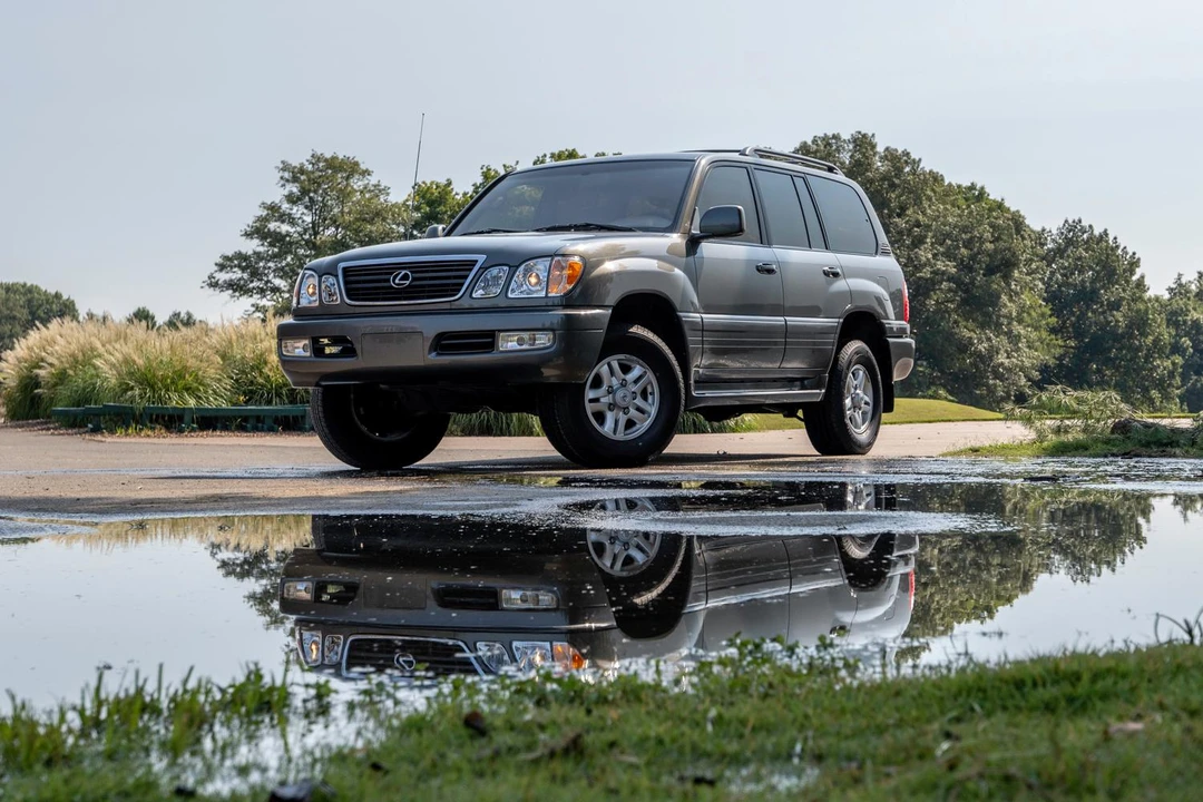 2000 Lexus LX 2nd Gen - Image 14 of 31