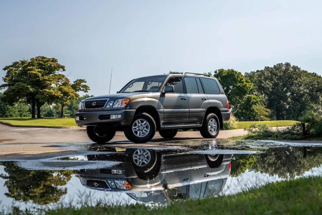 2000 Lexus LX 2nd Gen - Image 15 of 31