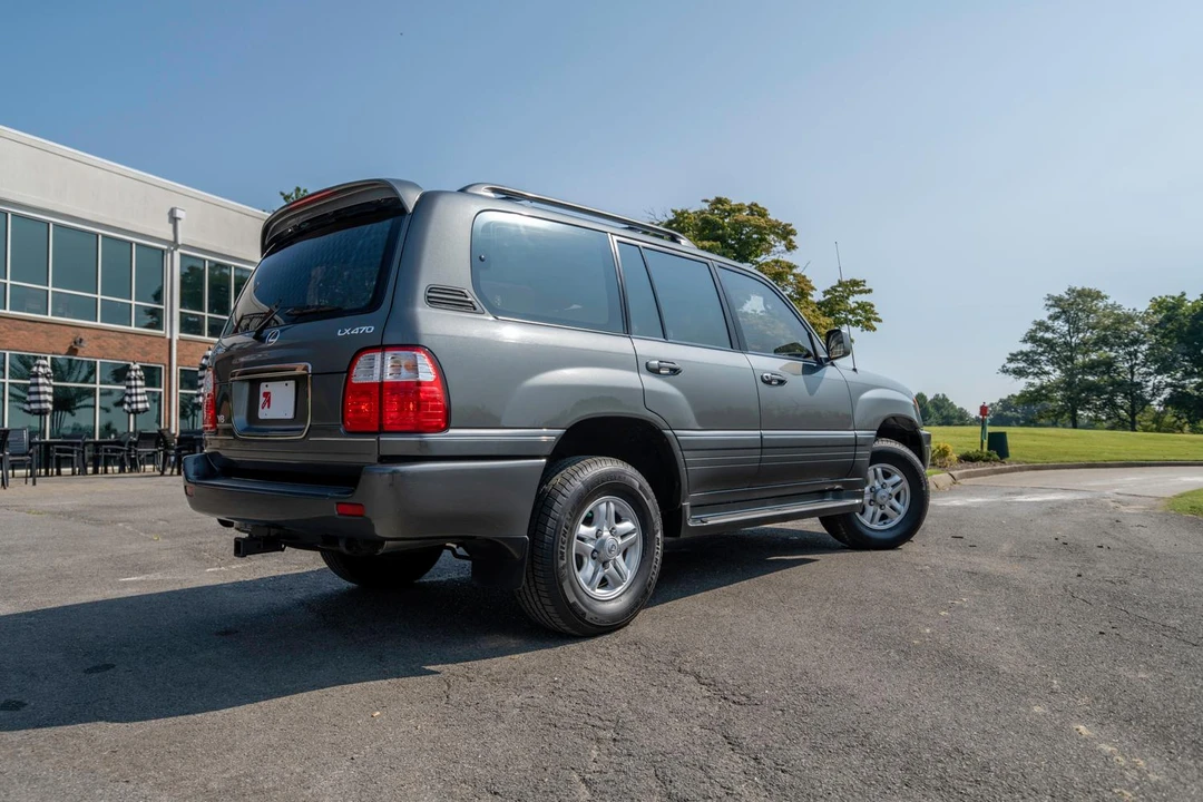 2000 Lexus LX 2nd Gen - Image 24 of 31