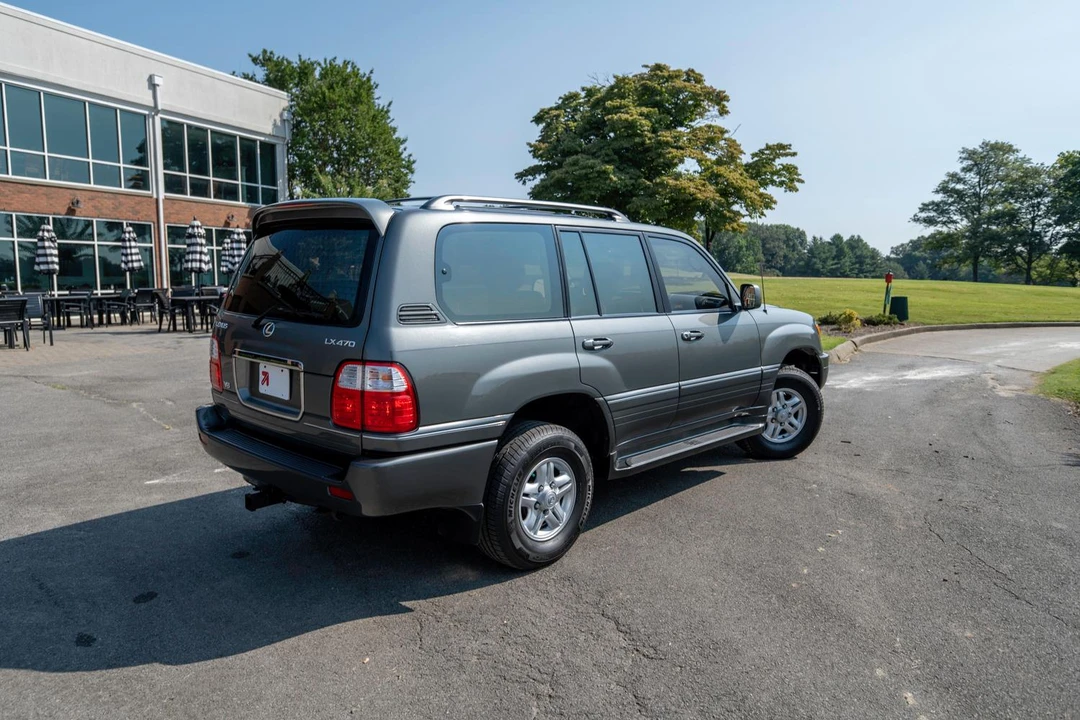2000 Lexus LX 2nd Gen - Image 25 of 31