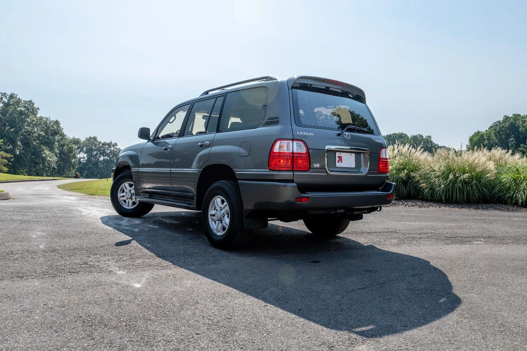 2000 Lexus LX 2nd Gen - Image 20 of 31