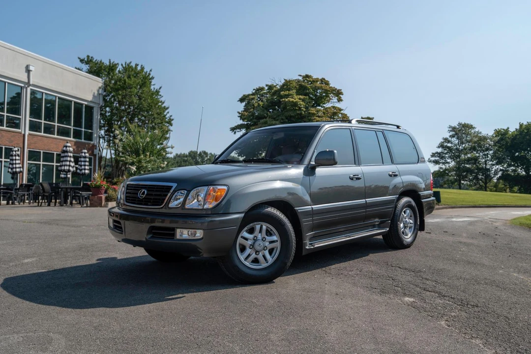 2000 Lexus LX 2nd Gen - Image 9 of 31