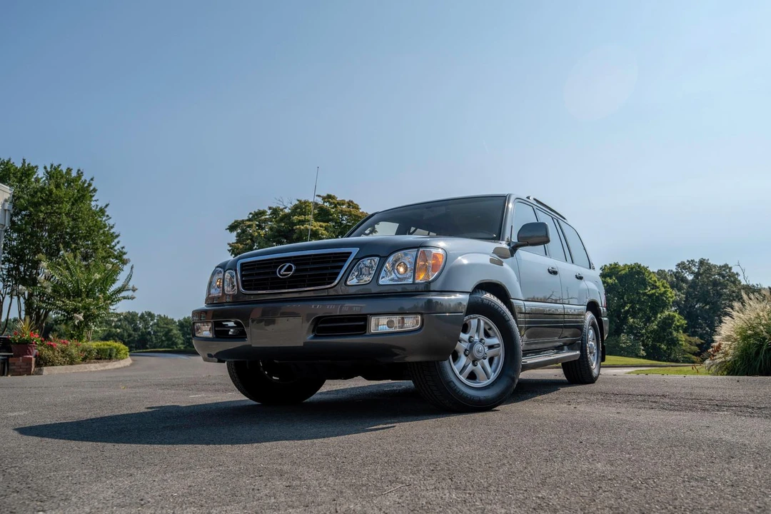 2000 Lexus LX 2nd Gen - Image 4 of 31