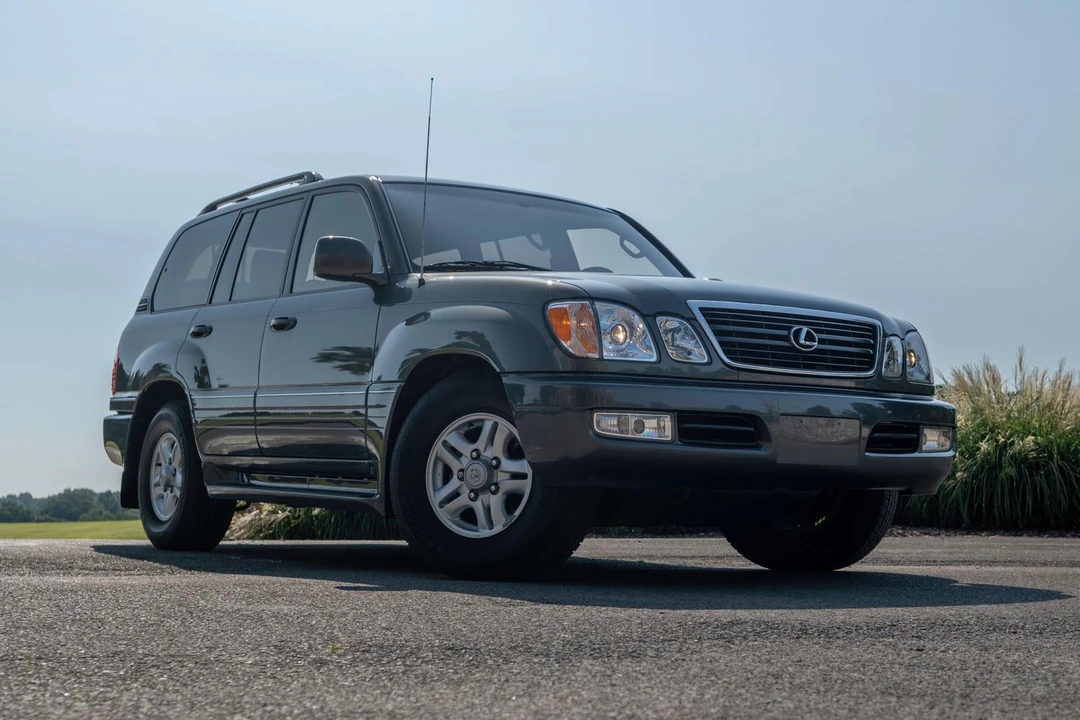 2000 Lexus LX 2nd Gen - Image 27 of 31