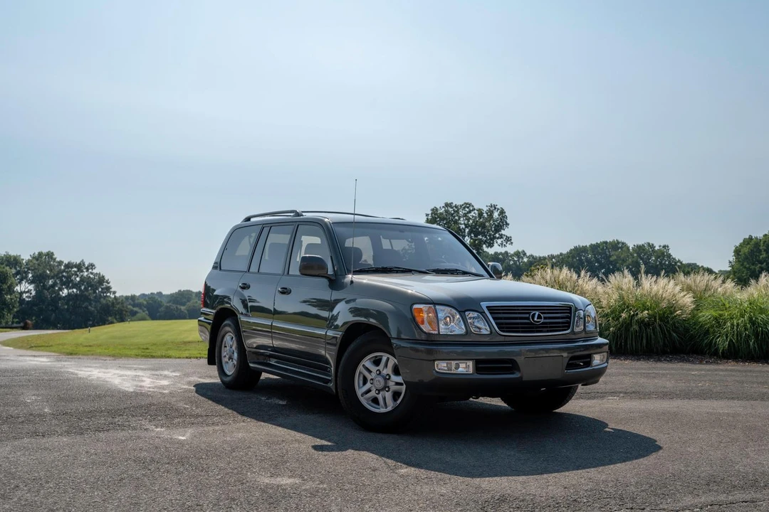 2000 Lexus LX 2nd Gen - Image 28 of 31