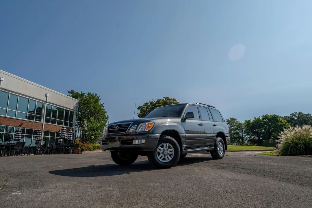 2000 Lexus LX 2nd Gen - Image 13 of 31
