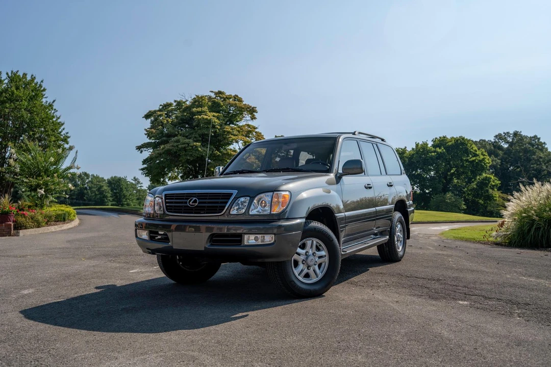2000 Lexus LX 2nd Gen - Image 5 of 31