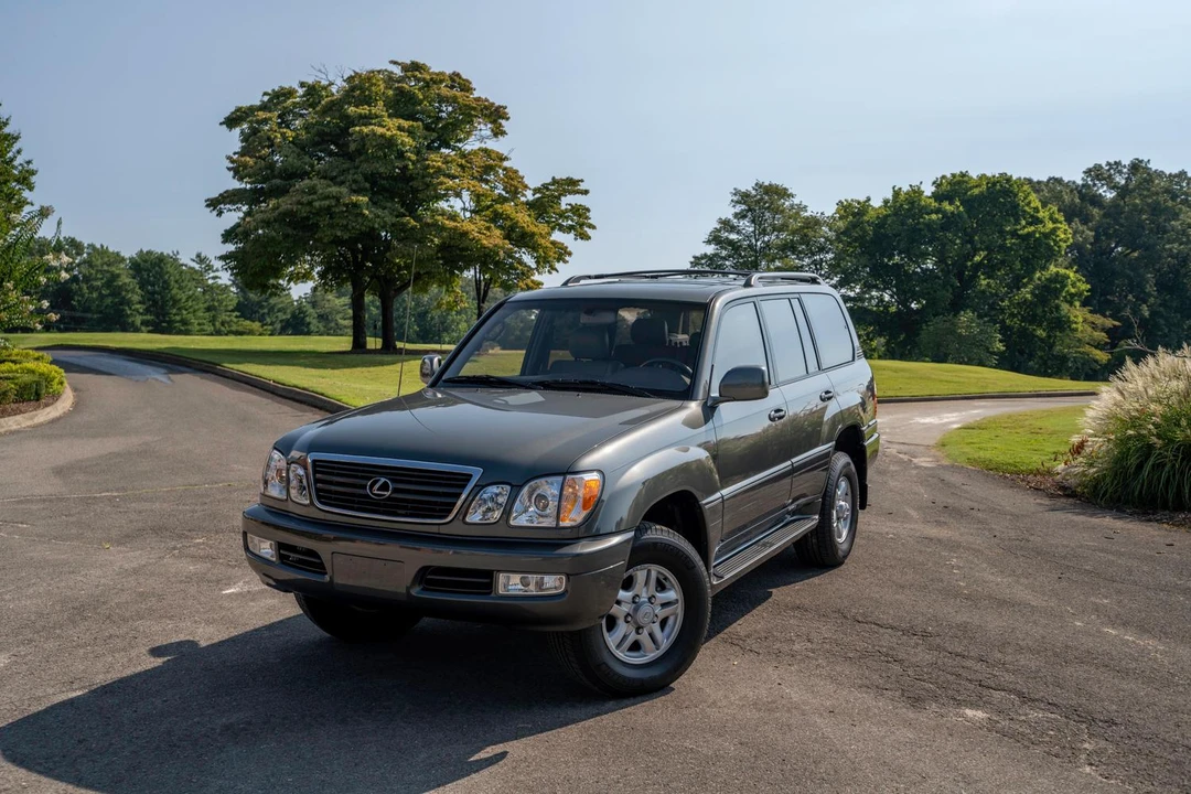 2000 Lexus LX 2nd Gen - Image 3 of 31