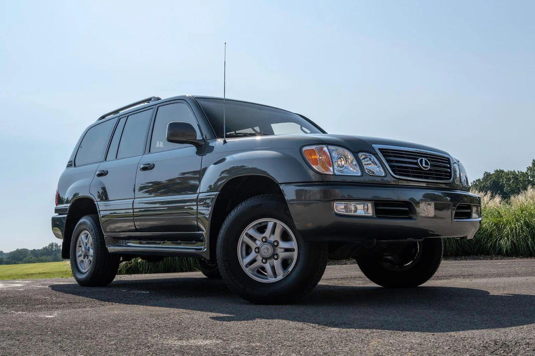 2000 Lexus LX 2nd Gen - Image 30 of 31