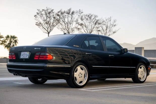 2000 Mercedes-Benz W210 E 36 & E 50 & E 55 & E 60 AMG - Image 2 of 7