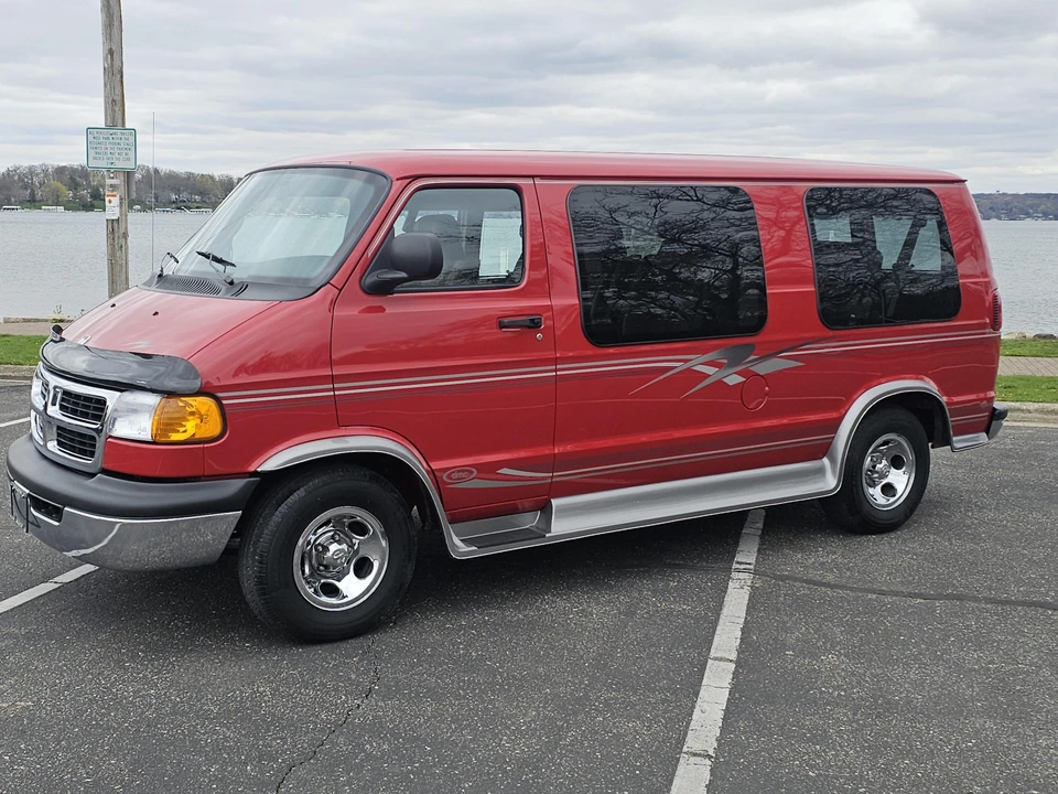 2001 Dodge Ram Van - Image 2 of 31