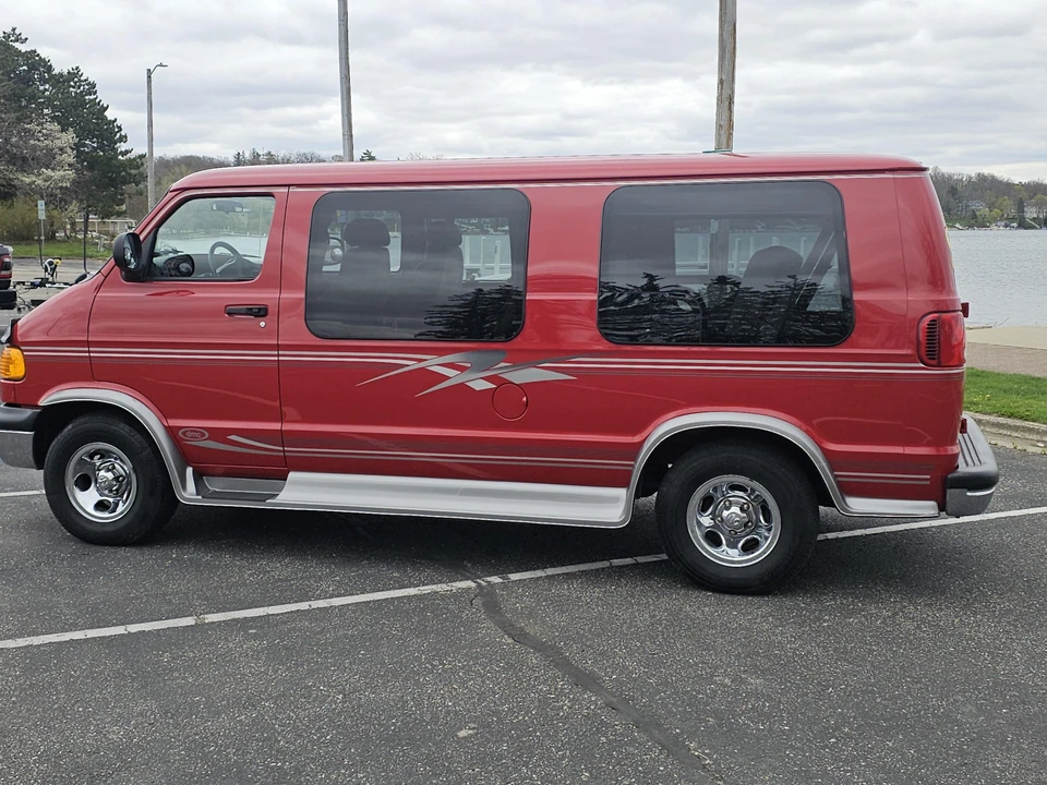 2001 Dodge Ram Van - Image 21 of 31