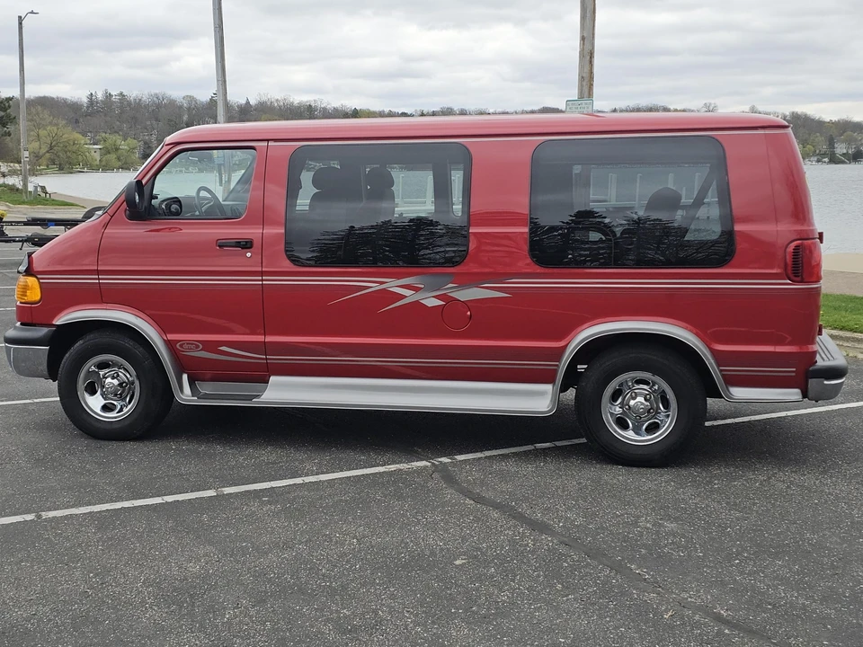 2001 Dodge Ram Van - Image 22 of 31