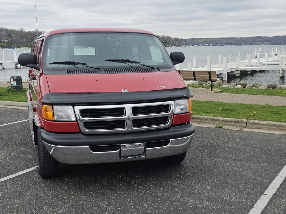2001 Dodge Ram Van - Image 11 of 31