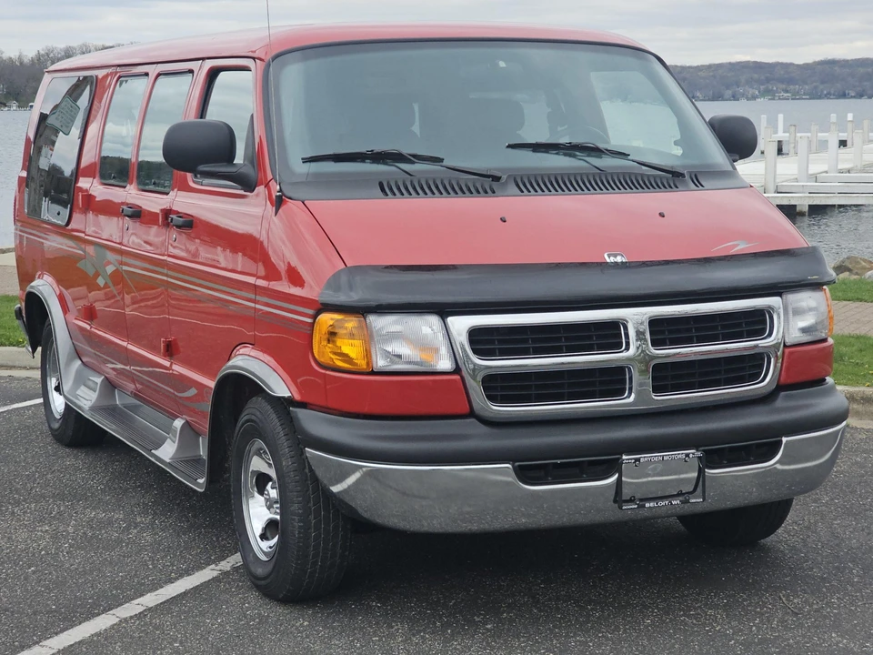 2001 Dodge Ram Van - Image 13 of 31