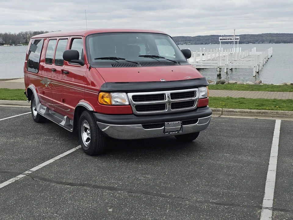 2001 Dodge Ram Van - Image 12 of 31