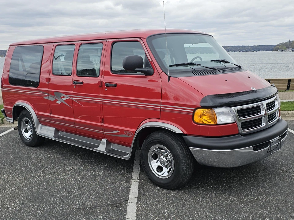 2001 Dodge Ram Van - Image 14 of 31