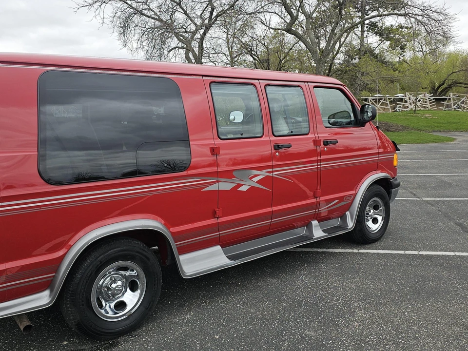 2001 Dodge Ram Van - Image 29 of 31