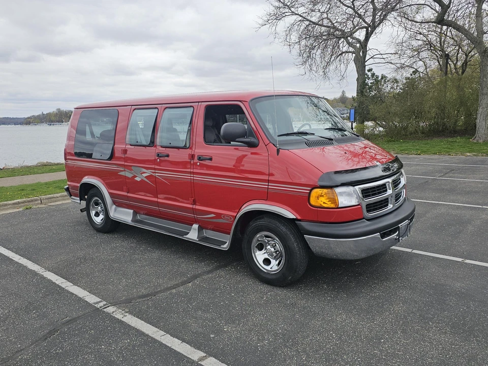 2001 Dodge Ram Van - Image 16 of 31