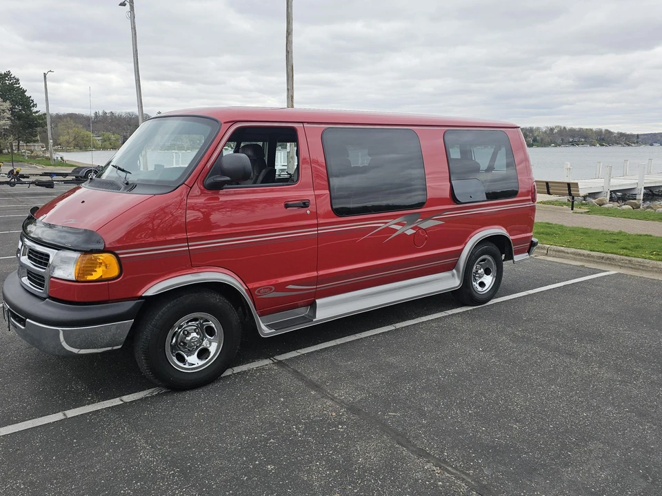 2001 Dodge Ram Van - Image 3 of 31