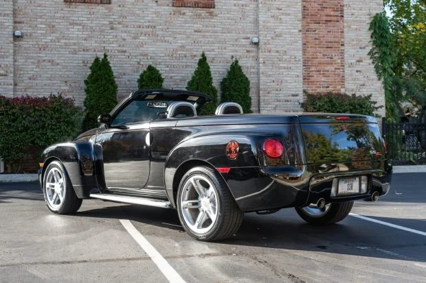 2003 Chevrolet SSR - Image 2 of 7