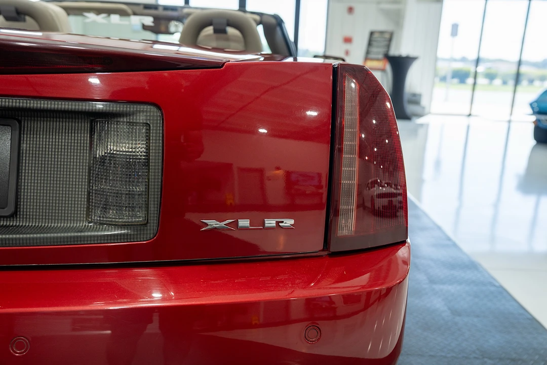 2004 Cadillac XLR - Image 24 of 31
