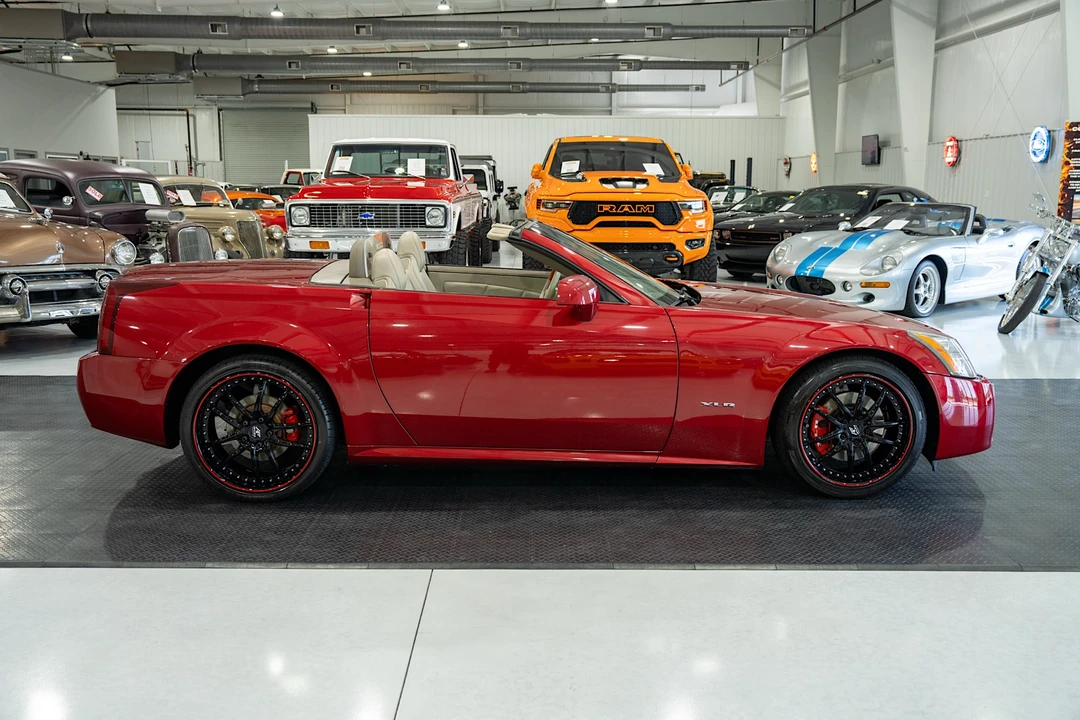 2004 Cadillac XLR - Image 13 of 31