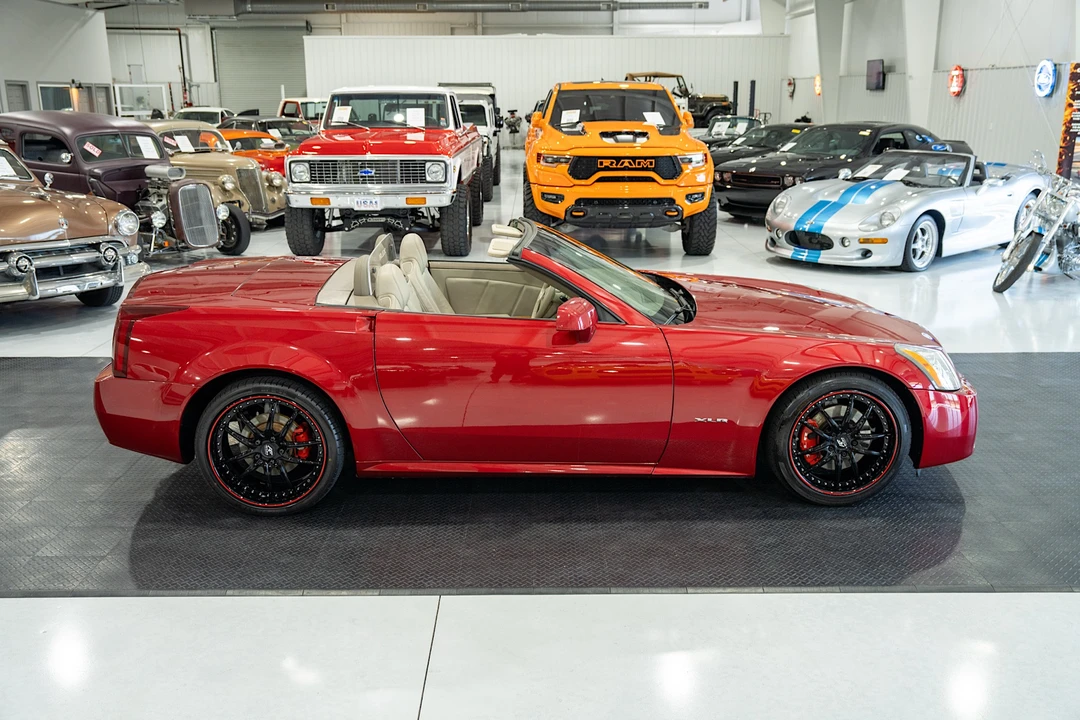 2004 Cadillac XLR - Image 14 of 31