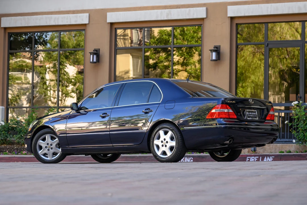 2004 Lexus LS 3rd Gen - Image 19 of 31
