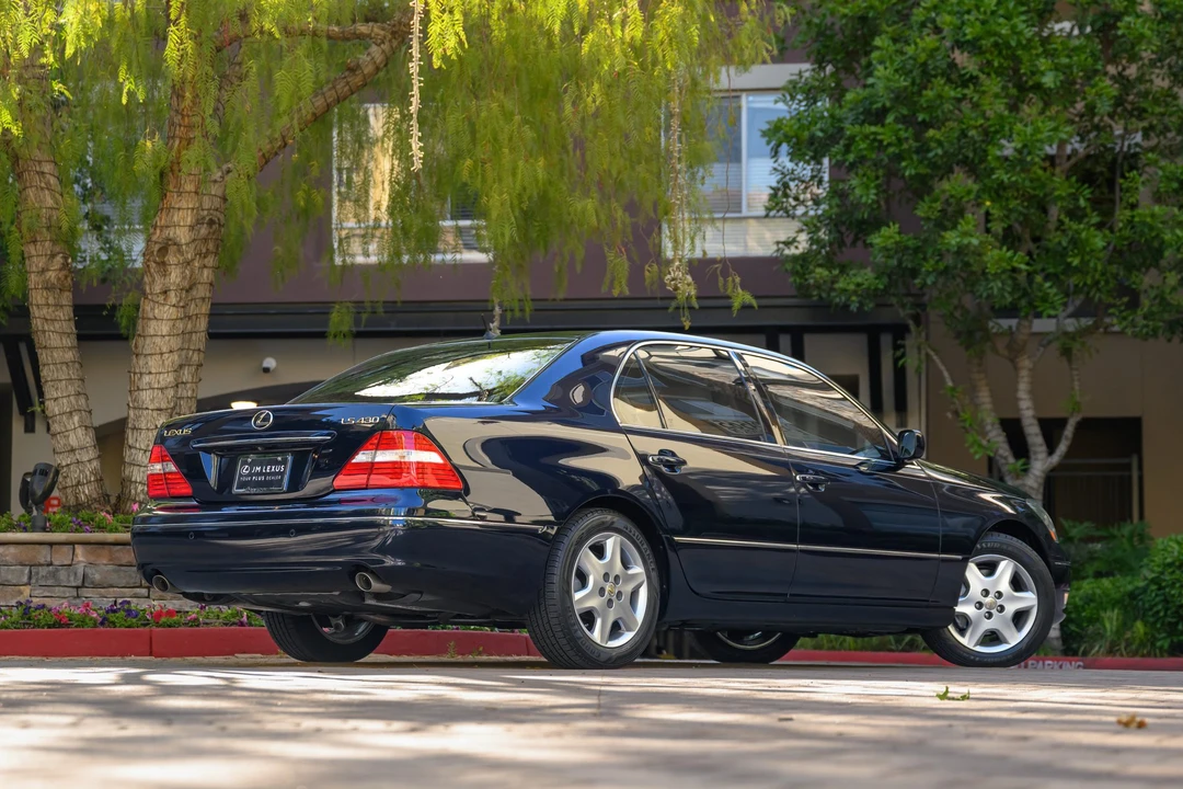 2004 Lexus LS 3rd Gen - Image 12 of 31