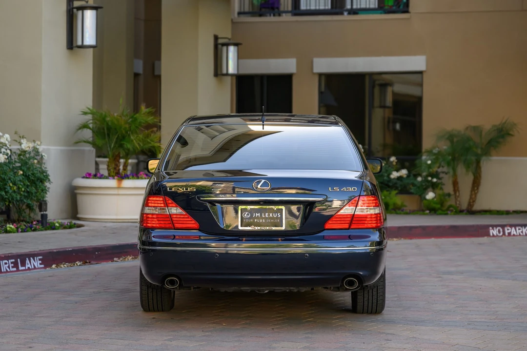 2004 Lexus LS 3rd Gen - Image 16 of 31