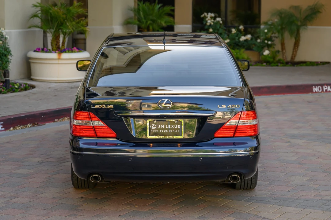 2004 Lexus LS 3rd Gen - Image 17 of 31