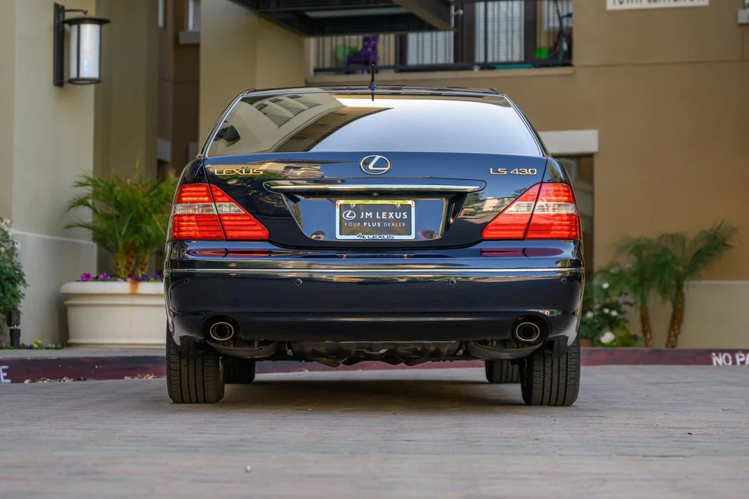 2004 Lexus LS 3rd Gen - Image 15 of 31