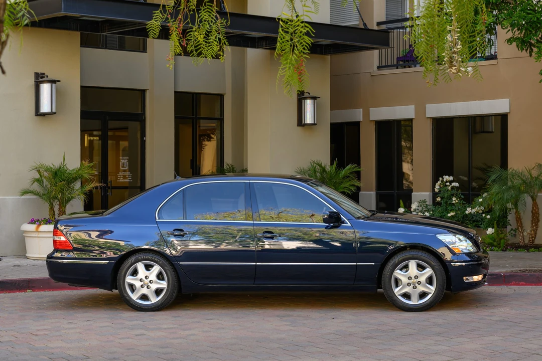 2004 Lexus LS 3rd Gen - Image 11 of 31