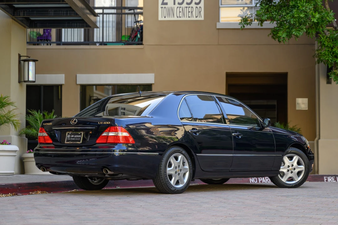 2004 Lexus LS 3rd Gen - Image 13 of 31