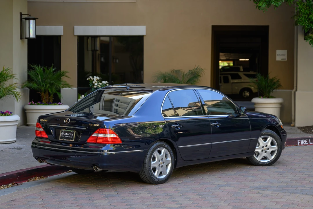 2004 Lexus LS 3rd Gen - Image 14 of 31