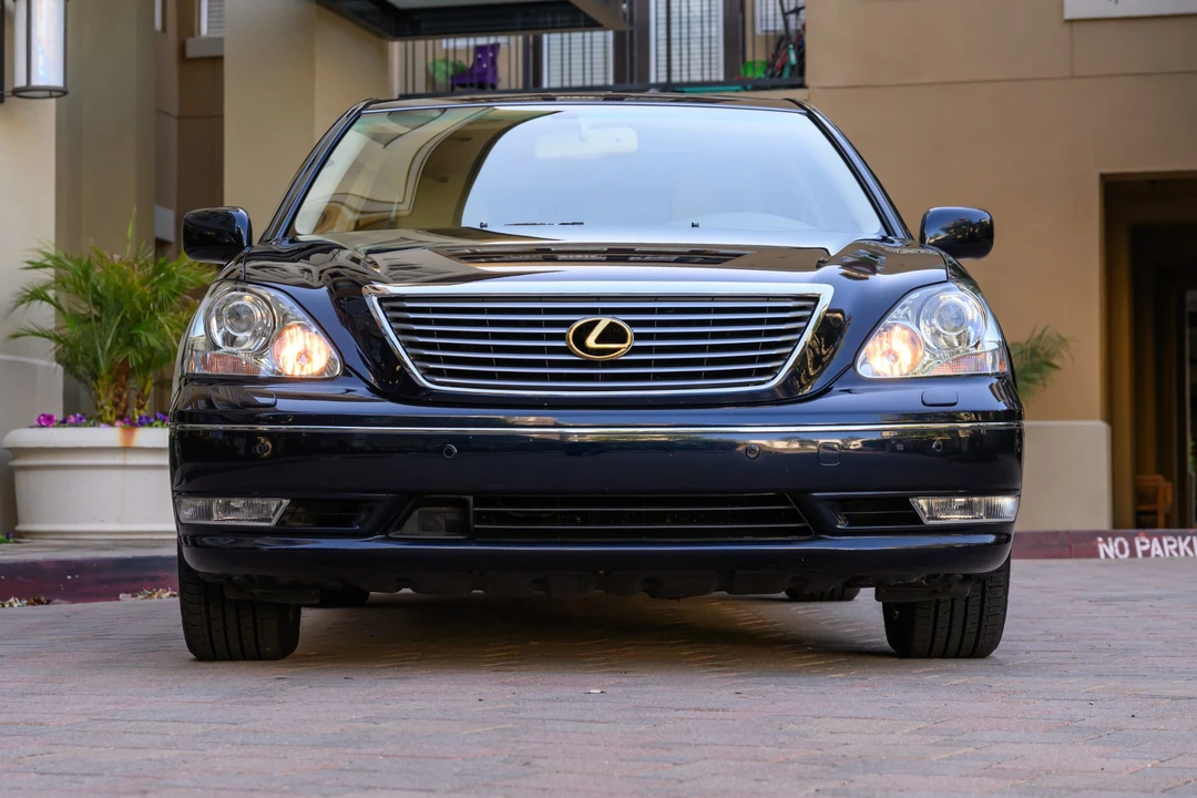 2004 Lexus LS 3rd Gen - Image 5 of 31