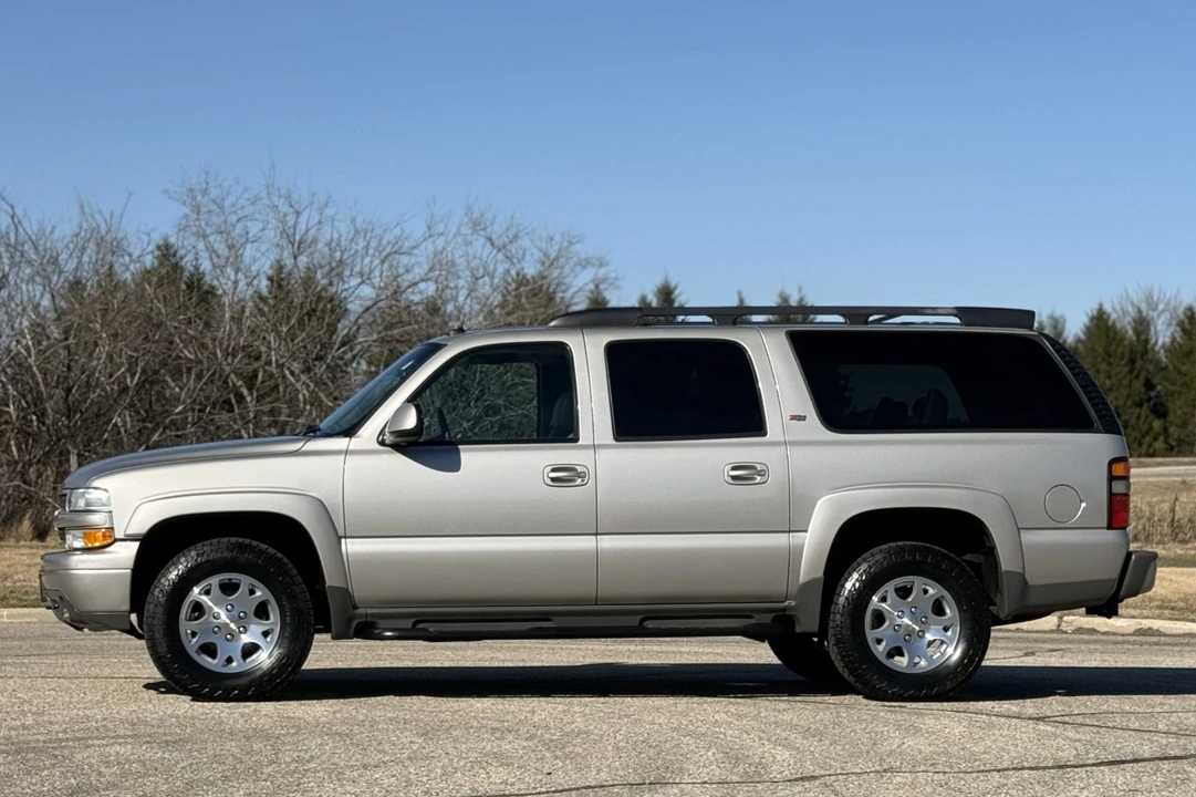 2005 Chevrolet Suburban 9th Gen - Image 3 of 7