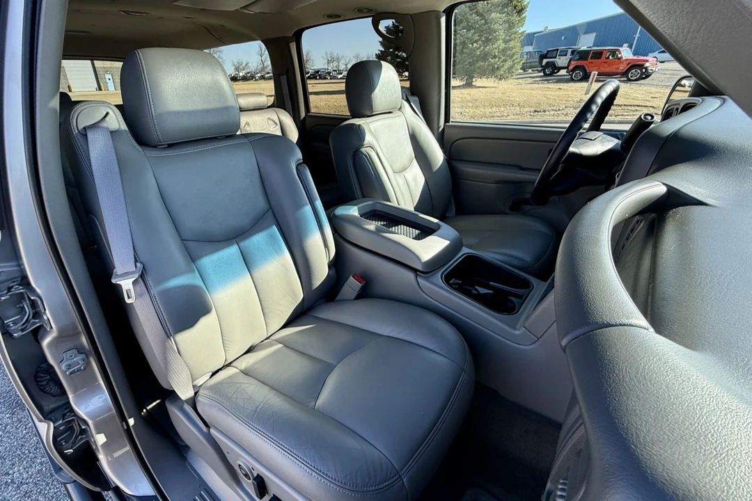 2005 Chevrolet Suburban 9th Gen - Image 4 of 7